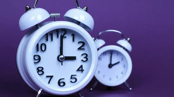 Changement d'heure : impacts sur votre travail et votre santé